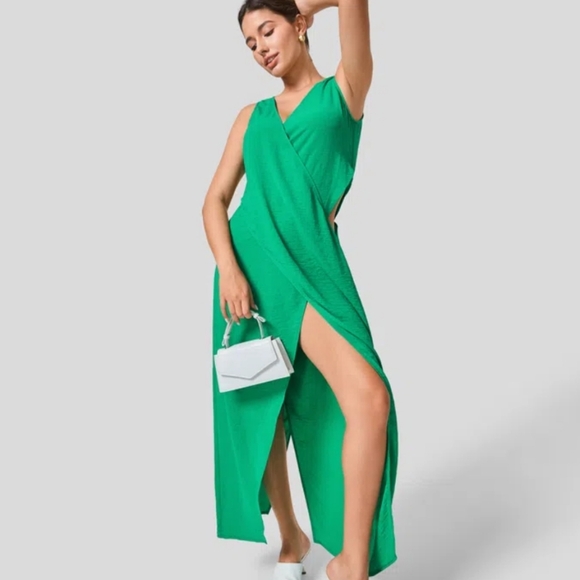 HALARA Dresses & Skirts - 180. New Halara Blarney Green V-neck Cut Out Split Maxi Dress Size XS